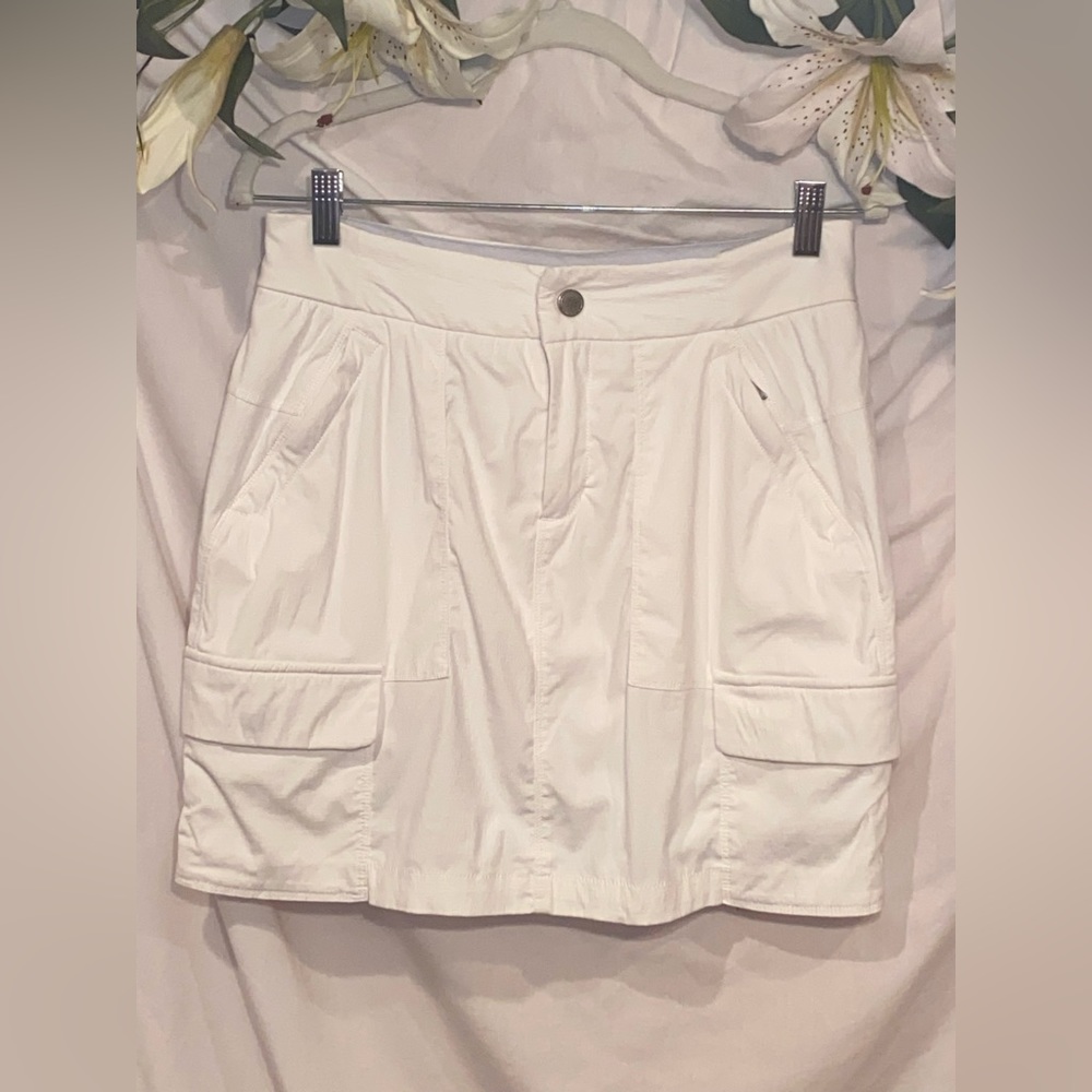 Athleta. Size 6. Cargo skirt.